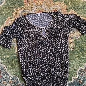 Dress barn Loose Daisy Blouse